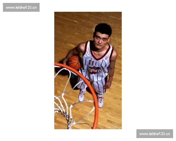 从替补到传奇起点姚明NBA首秀开启中国篮球新纪元历史时刻篇章